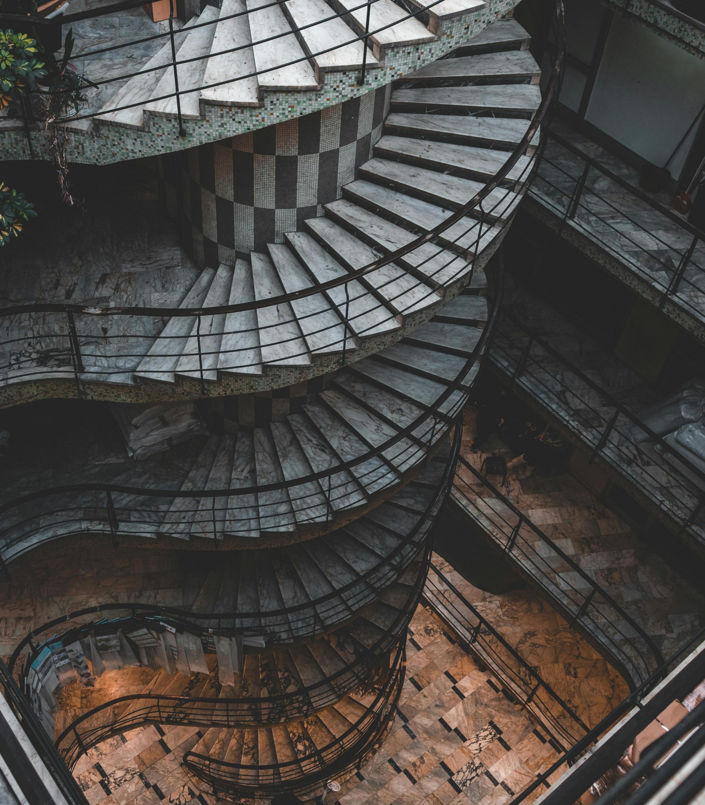 Escalier en colimaçon — se sentir en décalage